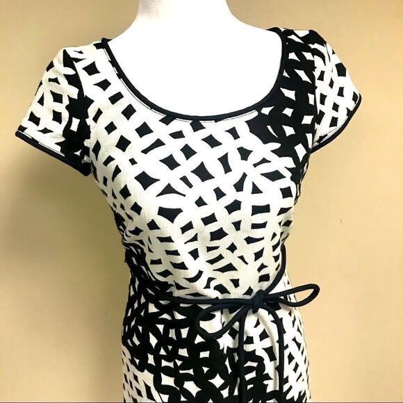 Talbots cap sleeve graphic print dress with belt. 2P - Picture 4 of 7